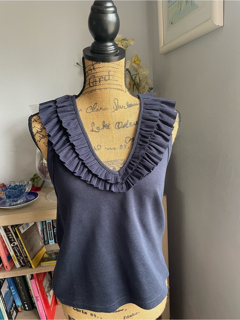 Sleeveless Sugar Lips Navy V-Neck Ruffle Knit Top Size M